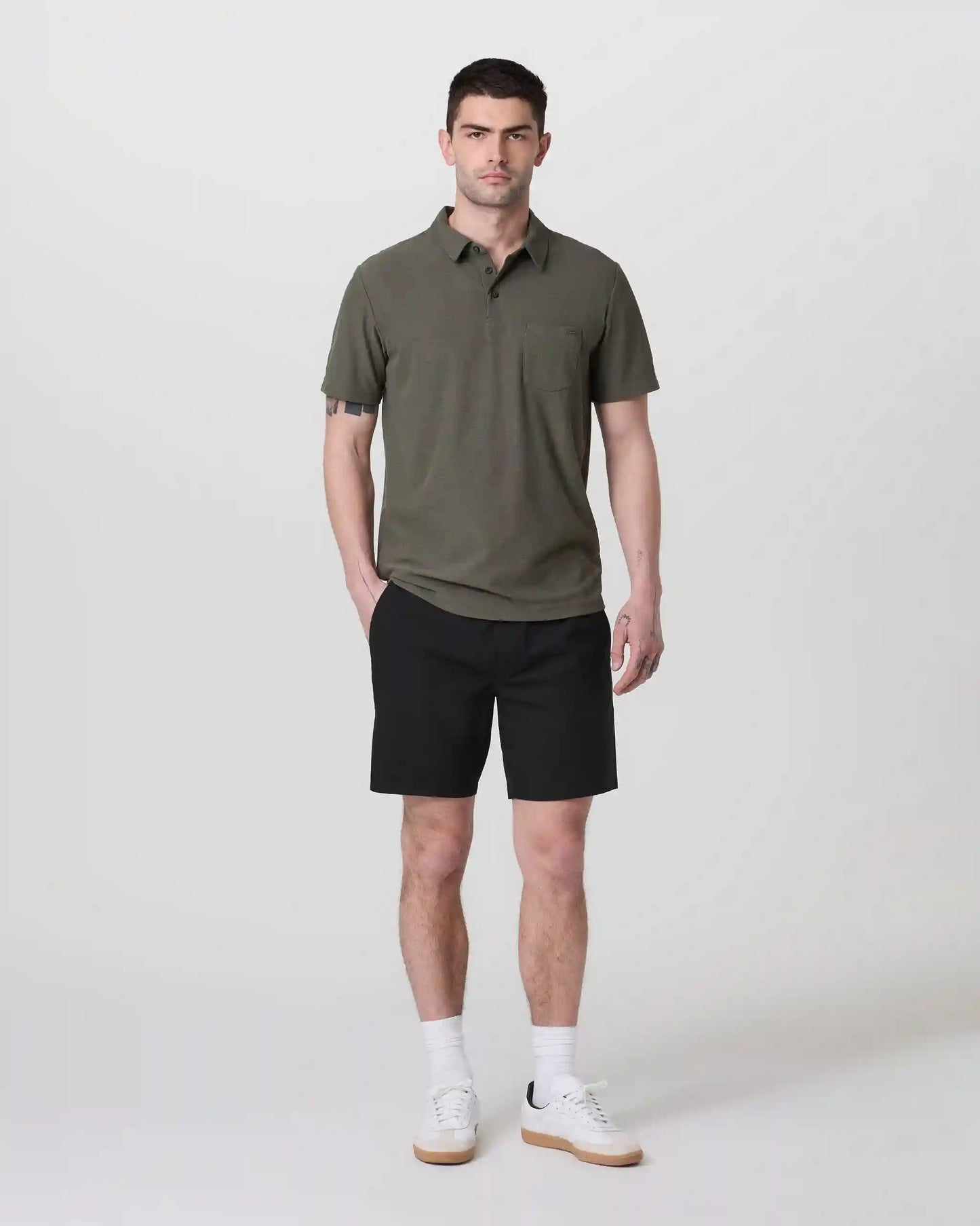 Cascade Crinkle Elastic Waist Short 8" | Black