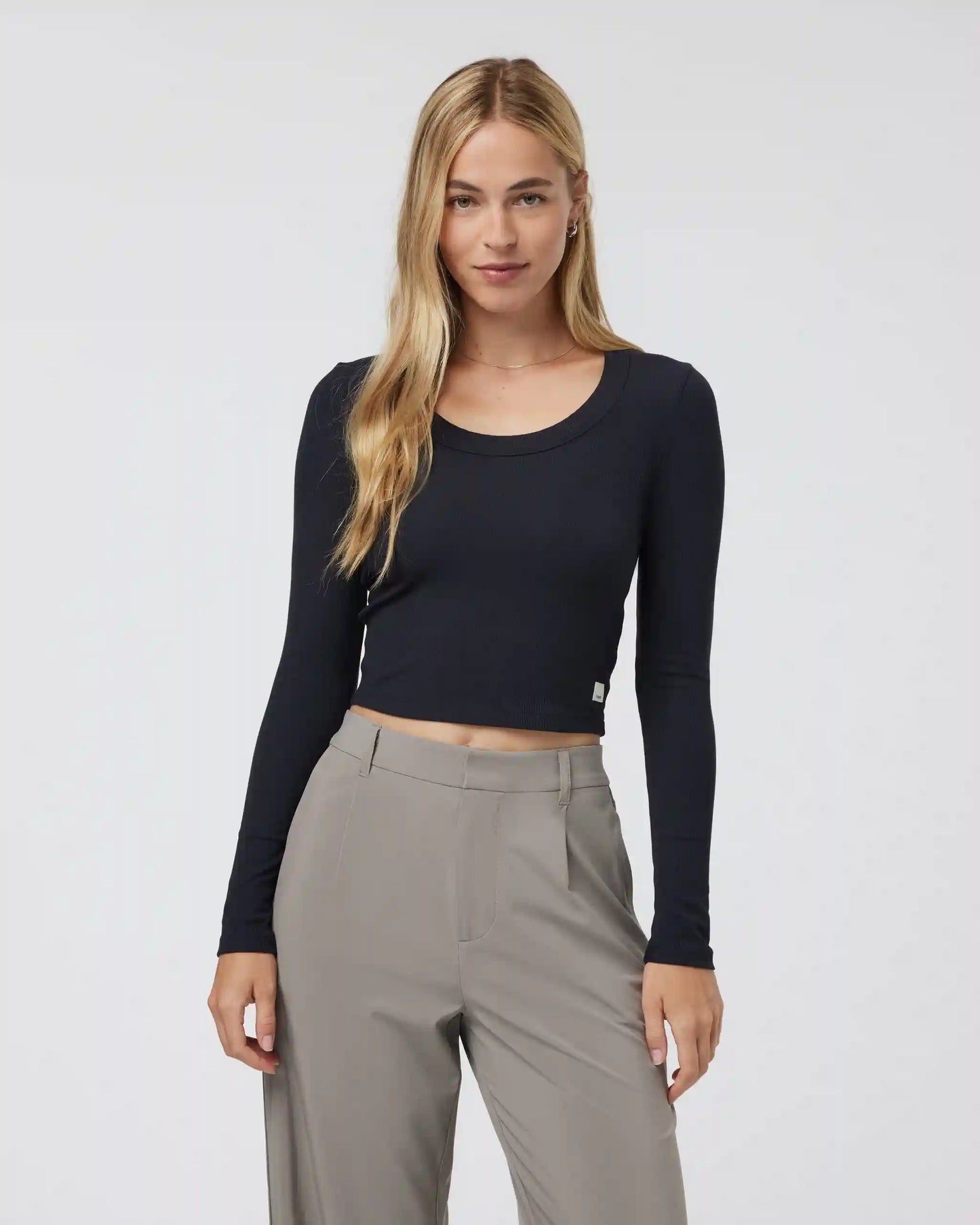 Long Sleeve Pose Scoop Tee | Black