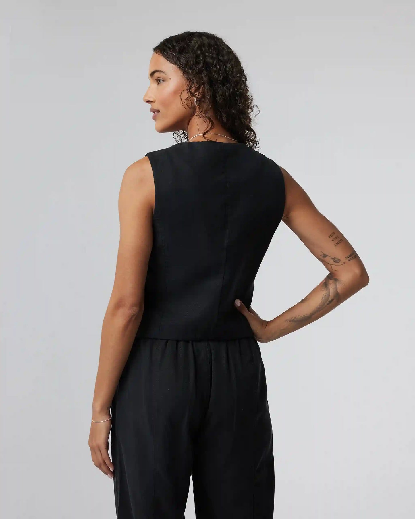 Coastline Vest | Black