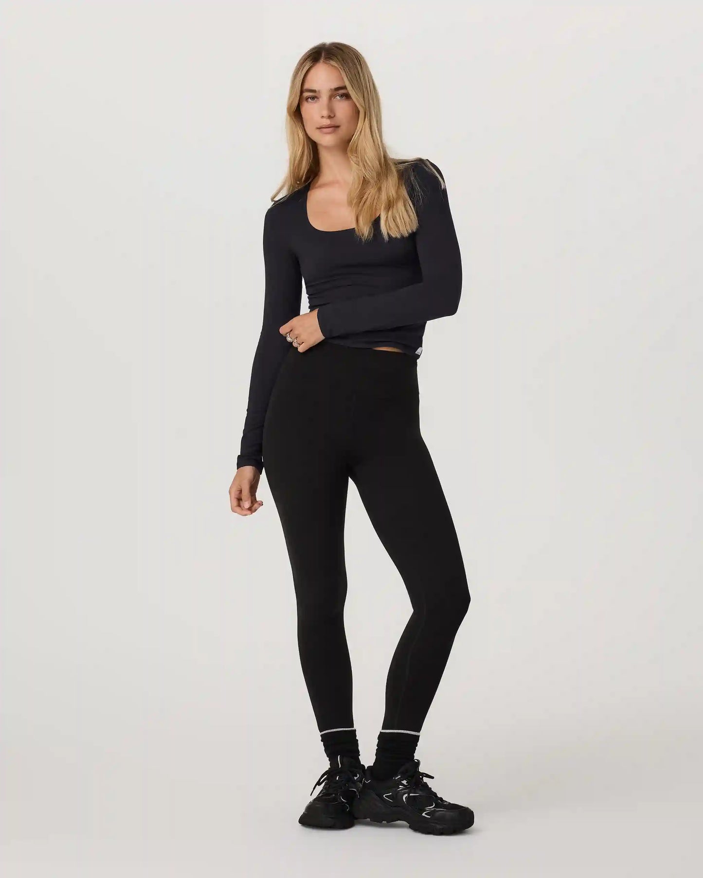 Long Sleeve Halo Essential Scoop | Solid Black
