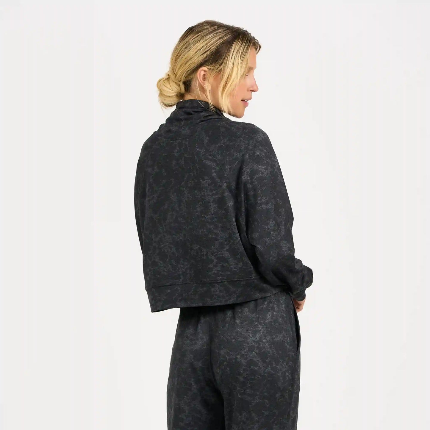 Halo Crop Funnel Neck | Charcoal Tortoise