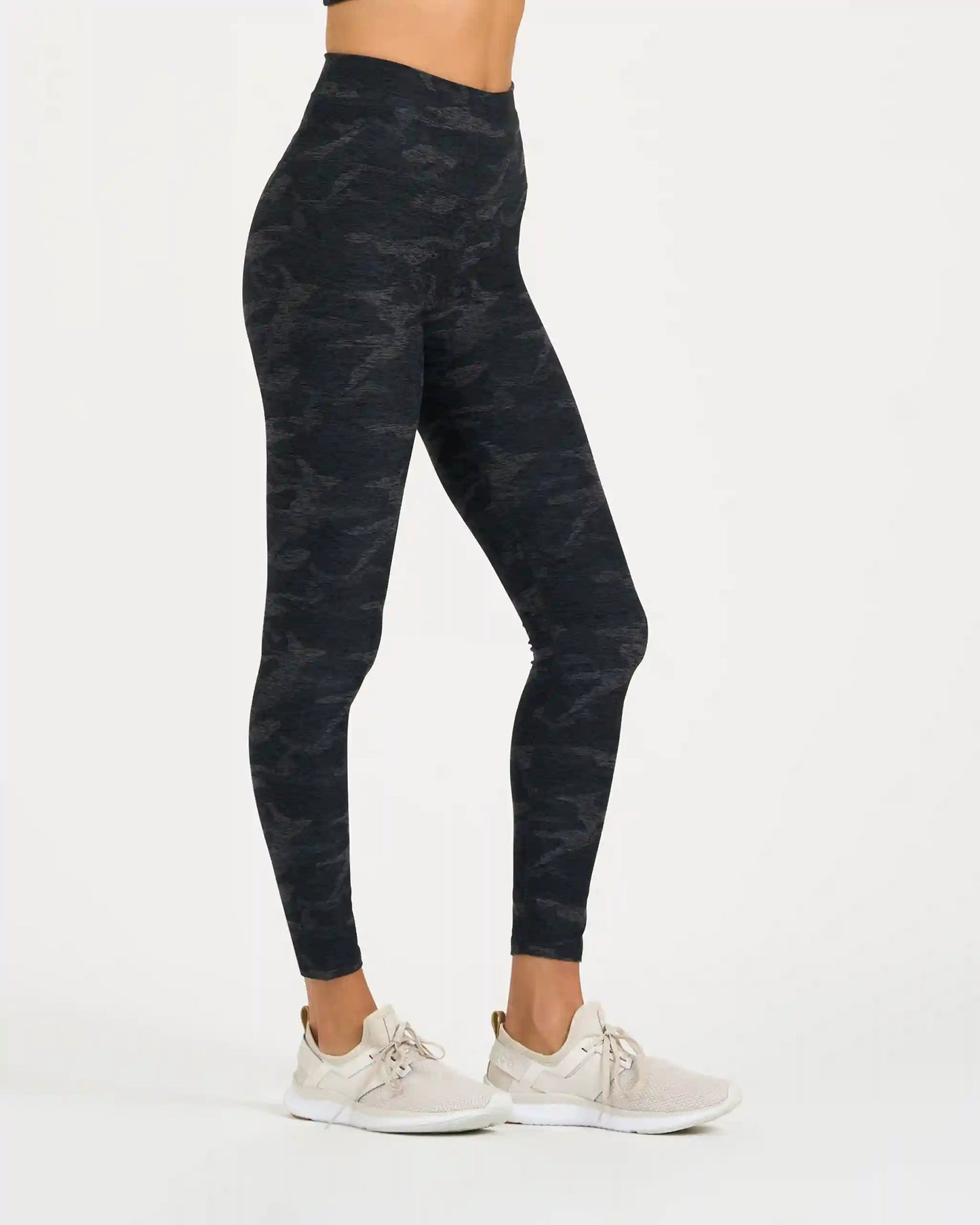 Clean Elevation Legging | Black Camo
